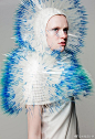 Maiko Takeda，日本时尚设计师，毕业于圣马丁艺术与设计学院主修珠宝设计，《Atmospheric Reentry》是她最新的一个系列作品，作品使用手工银片、镀金铜片、和皮革打造未来主义风格造型。#求是爱设计# ​