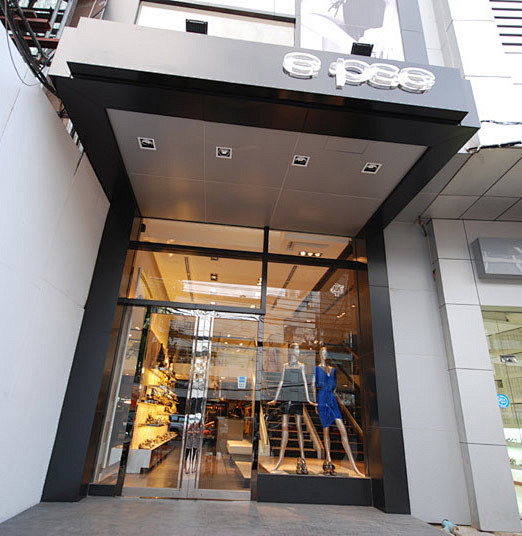 服装店门头 (401)