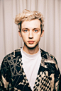 #TroyeSivan# 戳宝接受iHeartRadio采访的配图 完整版文字采访：O网页链接 好好看 ​​​​