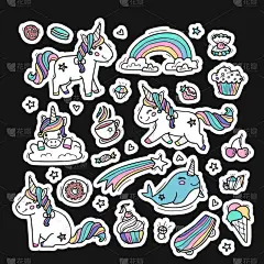 神奇的动物矢量图集。 可爱的独角兽和粘糊糊的贴纸隔离在黑色的背景。 卡通彩虹食物画包。 童话般的故事