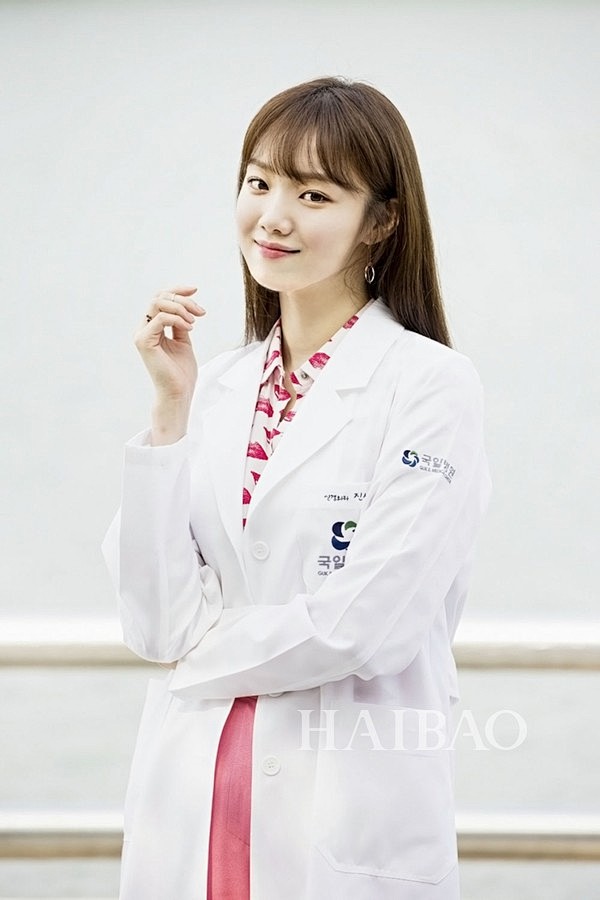 李圣经韩剧《Doctors》的剧照