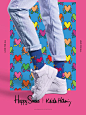 Les chaussettes hipster à souhait Happy Socks se parent des personnages iconiques de la légende du pop art Keith Haring, le temps d’une collection de socquettes unisexe et sous-vêtements.