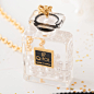 Pearl Perfume Bottle Necklace【Japan Jewelry】 : <Pearl Perfume Bottle & Sweet Lady>Pearl PerfumeElegance spreads from a little bottle. Hey, sweet ladies, let's wear fragrance and hang out.<Pearl Perfume Bottle Necklace>Milky white and soft 