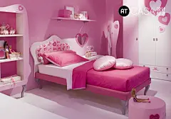 从粉色的温馨小屋到粉色的菲亚特500：粉色，成了“芭比娃娃”50周年纪念展的主色调。#采集大赛#