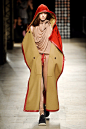 Vivienne Westwood Fall 2016秋冬巴黎时装周发布(5) - 无时尚中文网NOFASHION -中国领先的奢侈品行业报道、投资分析网站。
