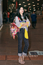 姚晨2018年9月19日北京机场街拍：身着全套艾绰 (Etro) 单品准备出发2019春夏米兰时装周看秀
