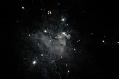 素材高清光芒四射热闹背景烟花多姿多彩新年鞭炮闪耀喜庆免费火花点燃璀璨春节除夕爆竹燃烧爆炸图片818A9720 – 饿狐背景网站-微距高清设计素材免费图片下载海报壁纸摄影背景素材，背景图，背景墙，背景板，背景图片，背景纹理，背景板设计，背景材质，背景大图