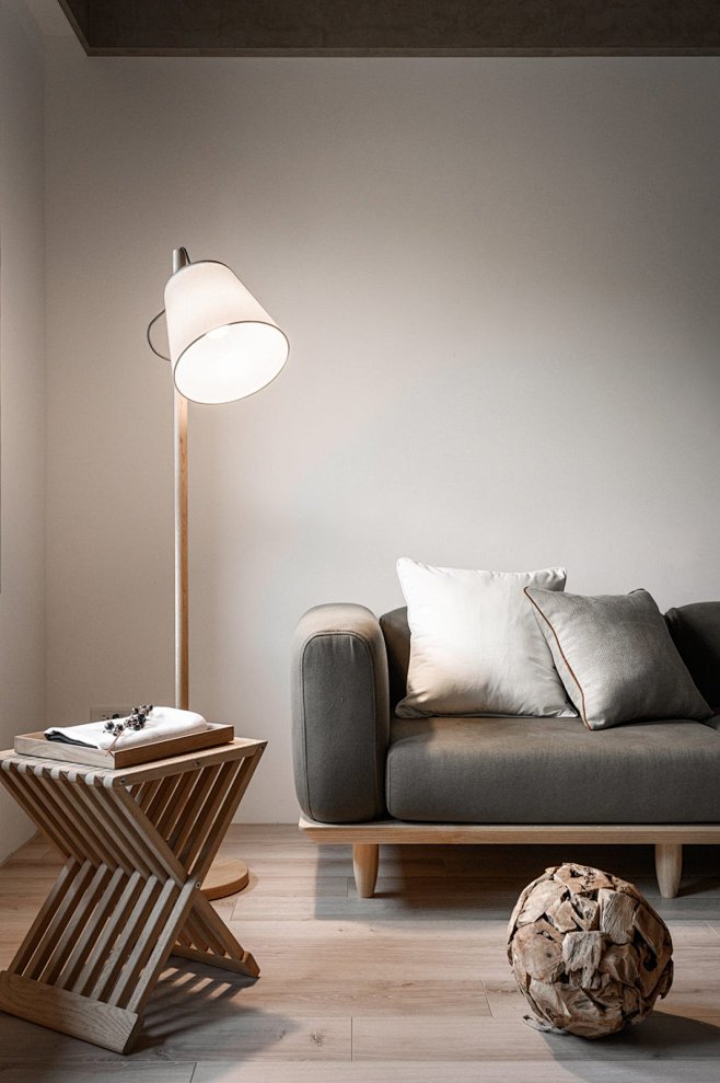 国外白色灰色和木质内饰的居家空间美翻了建e室内设计网设计案例