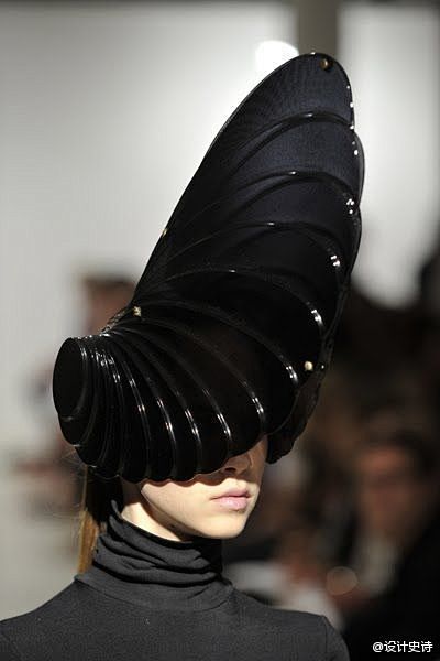 充满韵律感的帽子设计  Zara Gor...
