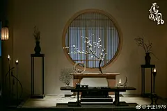 海报，对于一部剧来说就是门脸，已经许久没有看见过惊艳、一看海报就想看剧的海报了，著名的摄影师们、海报师们成名之后的作品也逐渐流俗了，下一个惊艳不知道会由谁来缔造？人才极度缺失中… ​​​​