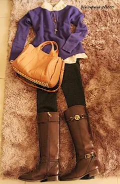 衬衫：theory
　　羊绒衫：theory（这个有点色差，实物是宝蓝色）
　　靴子：Tory Burch
　　包包：Alexander Wang