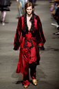 Alexander McQueen Fall 2006 Menswear Fashion Show : The complete Alexander McQueen Fall 2006 Menswear fashion show now on Vogue Runway.
