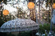 装饰物,婚礼,事件,花环,正下方视角,夜晚,古典式,夏天,灯,乡村风格