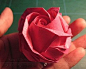 这样一个独特的GG折纸玫瑰制作折法，让你…