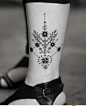 这是一个美丽的纹身！模式让我想起了传统的斯拉夫刺绣设计。♥