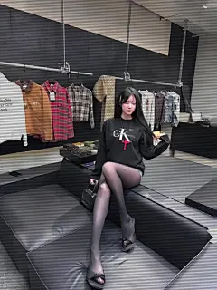 今天是什么日子。#ootd穿搭 #你要怎么抵抗我 #拽姐穿搭 #谁还不是个腿精 #完美身材