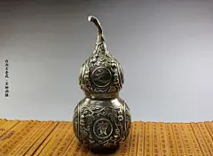 风水用品 纯铜葫芦 风水摆件礼品镇宅之宝八卦辟邪祛病金属工艺品 : 高质量低价格阿里巴巴批发采购市场风水用品 纯铜葫芦 风水摆件礼品镇宅之宝八卦辟邪祛病金属工艺品，金属工艺品，这里云集了众多的供应商，采购商，制造商。这是风水用品 纯铜葫芦 风水摆件礼品镇宅之宝八卦辟邪祛病金属工艺品的详细页面。材质:铜，铜质种类:纯铜，工艺:铸造，加工定制:否，品牌:古香苑，产品编号:70#铜葫芦，类别:植物，摆挂形式:摆饰，风格:古典，造型:植物，纹饰图案:山水花卉，适用场景:家居，制作方法:半手工半机械，包装:简装，产