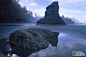 华盛顿州的奥林匹克国家公园里，岩石从红宝石海滩边的水中耸立而起。 摄影：TIM FITZHARRIS, MINDEN PICTURES