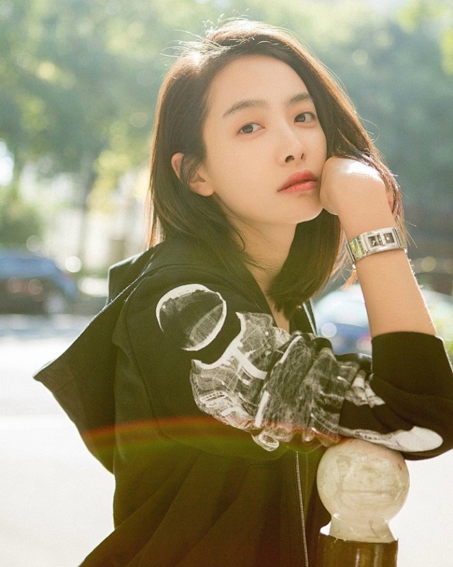 宋茜、迪丽热巴为香奈儿新腕表Code C...