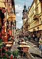 Old Town of Heidelberg ,Germany。德国海德堡老城。海德堡是巴登-符腾堡州的城市。海德堡是一个充满活力的传统和现代混合体。秀美的海德堡是内卡河畔的文化古城和大学城，它是浪漫德国的缩影。曲折而幽静的小巷沟通者古堡和小河，充满了诗情画意。海德堡实在有太多理由值得被人宠爱，这是一个“偷心”的城市。诗人歌德“把心遗失在海德堡”，马克·吐温说海德堡是他“ 到过的最美的地方 ”。 #景点# #街景# #美景#