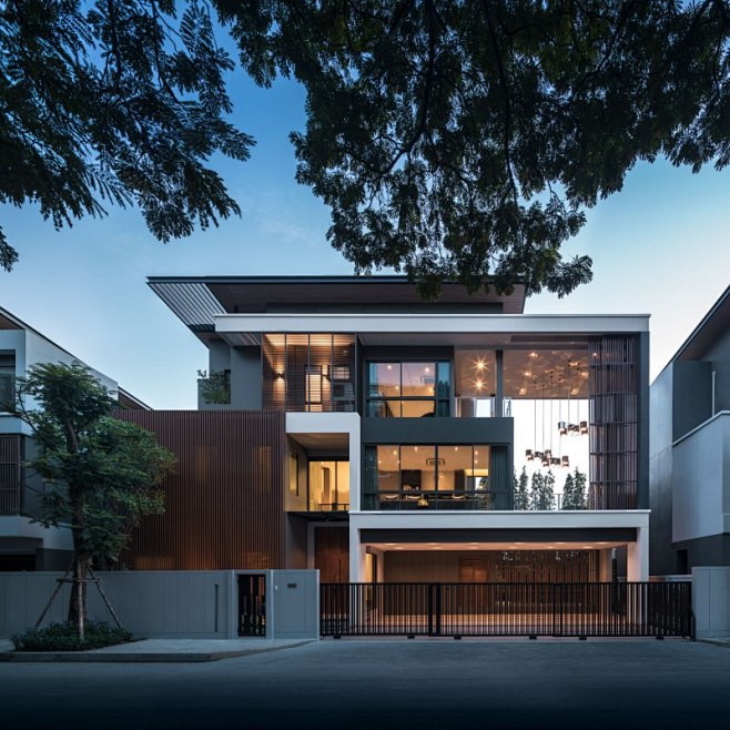 The Gentry Rama 9 by...