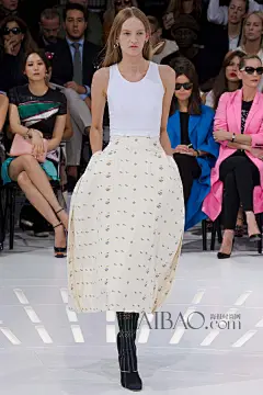 穿梭于历史与未来的摩登！Christian Dior 2015春夏女装秀，海报带你亲临2015春夏巴黎时装周_第2页_Dior