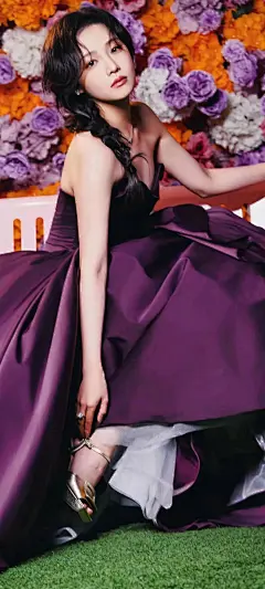 美女壁纸～吴宣仪，这身优雅的紫色...@霁枫壁纸的动态