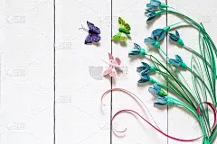 节日背景以雪花莲为笔画手法