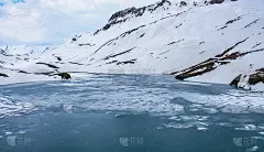 喜马拉雅山的冰湖