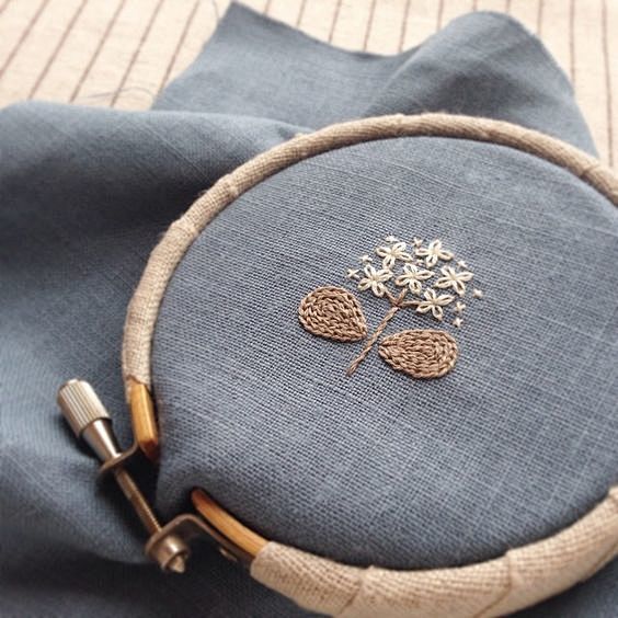 本日のワンポイント刺繍。ちょっと渋かった...