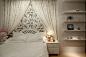 现代四居155平温馨浪漫家居卧室床背景墙置物架装修效果图