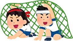 运动会上男孩和女孩穿越障碍赛网