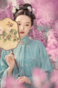 胜日寻芳泗水滨，无边光景一时新。等闲识得东风面，万紫千红总是春。 (5)