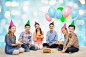 摄图网_300581744_童,假期,庆祝,友谊人的快乐的微笑孩子戴着生日蛋糕气球蓝色假日灯光背景（非企业商用）