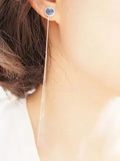 一川饰品 圆型流苏耳钉
一方一圆塑造日常搭配的极简风格。售价：￥820.00@北坤人素材