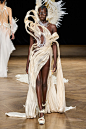 Iris van Herpen Fall 2022 Couture Fashion Show : The complete Iris van Herpen Fall 2022 Couture fashion show now on Vogue Runway.