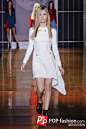 以上为Versace 2014秋冬米兰时装周部分现场图片，更多图片在POP伦敦时装周专题报道：http://www.pop-fashion.com/presscon/search/women_Milan_1415AW_tshowpic__t_p_1.html