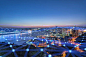 藍色網格線的城市天際線图片下载
