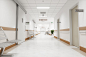 空旷的现代日本医院走廊图片素材