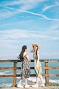 #日の写真# 那天风很大，天空很蓝，她们笑得很开心
祝所有看到这组片子的宝宝都能收获如此真挚的友谊

by@七月未央v ​​​​