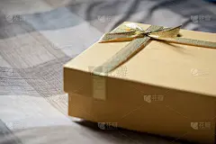 金色礼盒