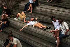 你一定要珍藏的10个顶级摄影网站 : 经常被问：提高摄影的核心要素是什么？ 答：审美和想象力。 你身边也许有这样的朋友，有很好的器材，很好的技术，可是拍出来的照片总是缺了点什么。 缺了点什么呢？感觉。 随着相机和...