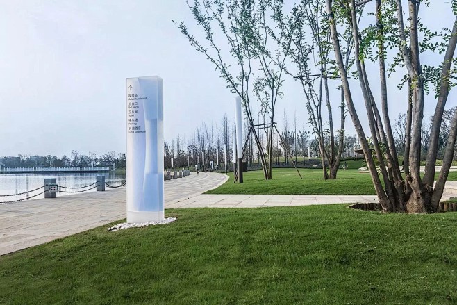 郑州月湖公园导视设计 © 图石设计