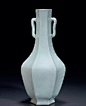 清雍正 仿官釉六棱双耳瓶（8-12万）

高28.2厘米