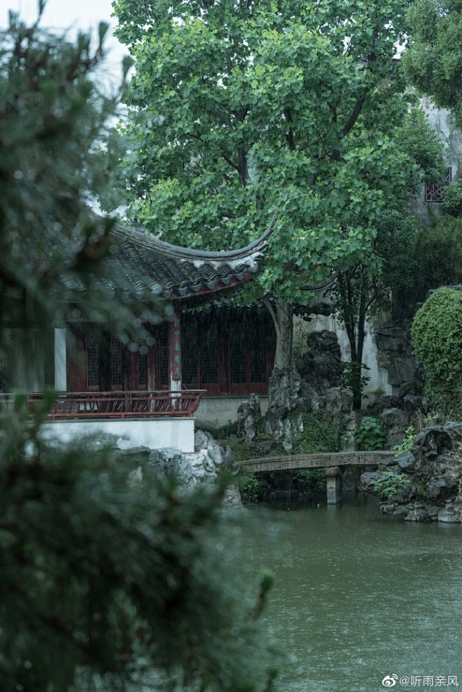 苏州园林超话#古风新世代##中国风##苏州园林##随手拍一夏##遇见美好##爱上这座城##艺圃# 庭园居陋巷 艺圃美无瑕 响月松风静 延光竹影 ...