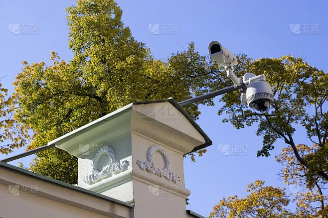 专业摄像机对室外街道视频进行天空监控