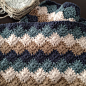 针织服饰Free Pattern for A Harlequin stitch blanket (click on the word, "here" and it takes you to the free pattern) Great baby shower gift or holiday gift idea!