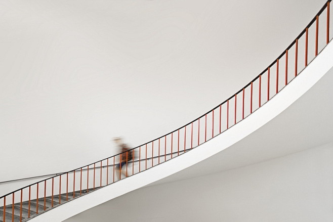 俯仰之间的曲线魅力 绝美楼梯摄影
