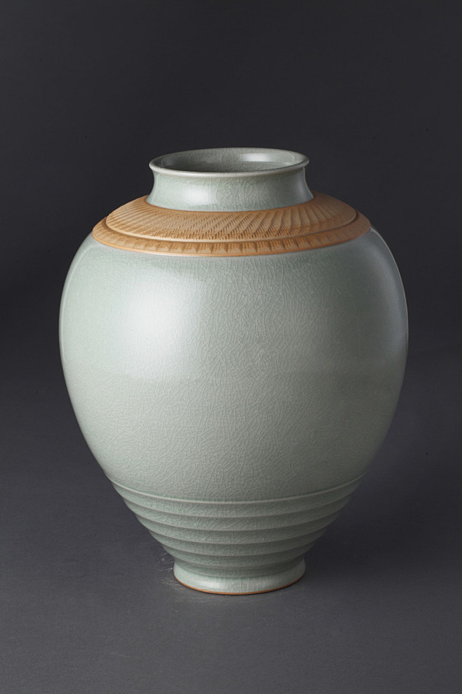 跳刀纹鸡心罐豆绿釉