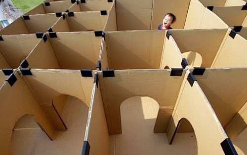 家有小孩儿的可以用纸箱做个迷宫
